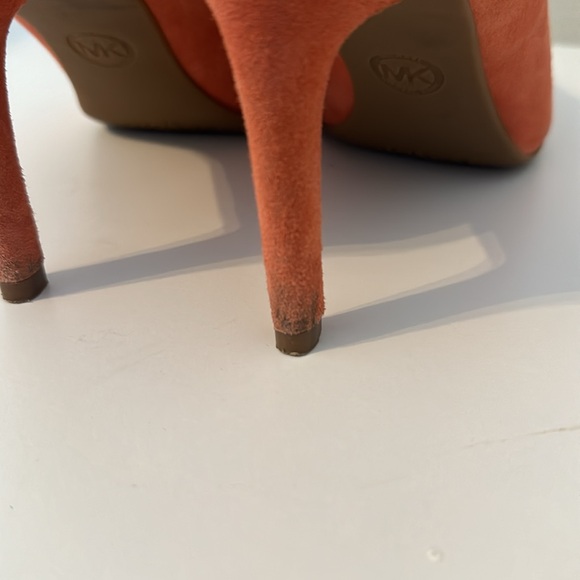 Michael Kors Peach Pumps - Picture 6 of 7